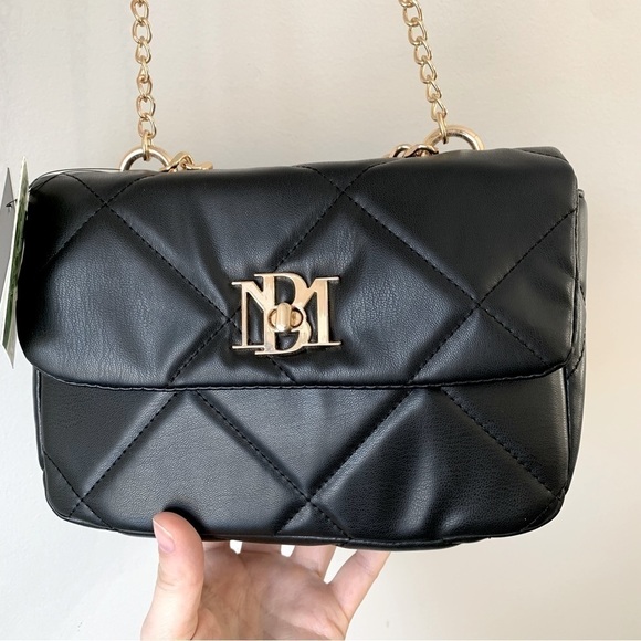 Badgley Mischka Black Small Chain
Crossbody Bag with Big Diamond
Quilting NWT - Picture 15 of 16